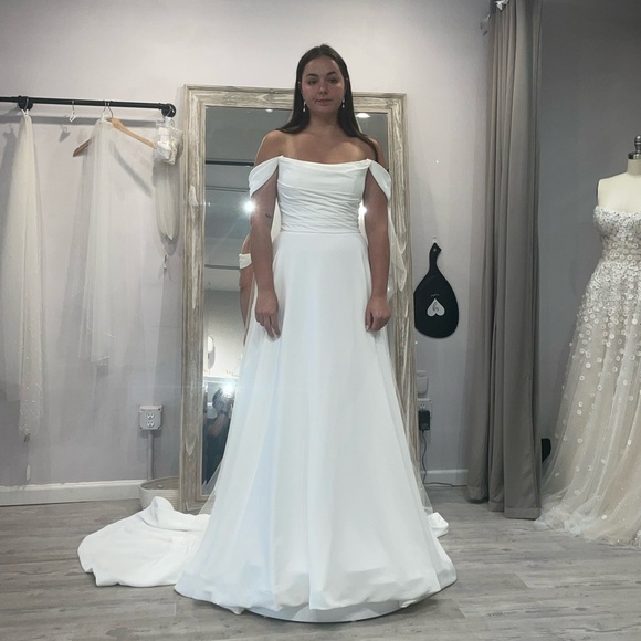 Elegant Off-Shoulder Wedding Dress